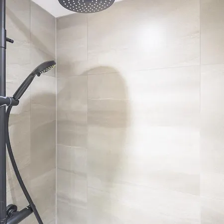 Апартаменти Pass The Keys Couples Haven In