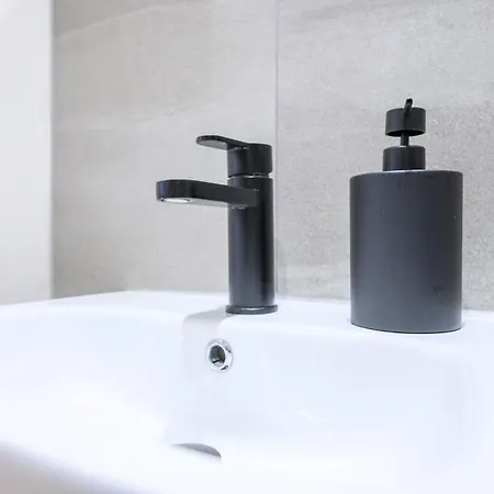 Pass The Keys Couples Haven In Лідс