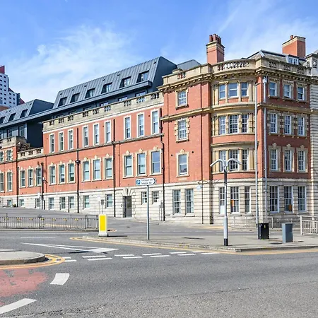 Апартаменти Pass The Keys Couples Haven In