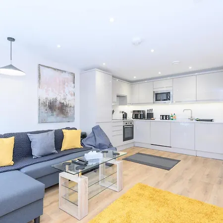 Апартаменти Pass The Keys Couples Haven In