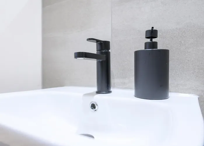 Pass The Keys Couples Haven In 리즈